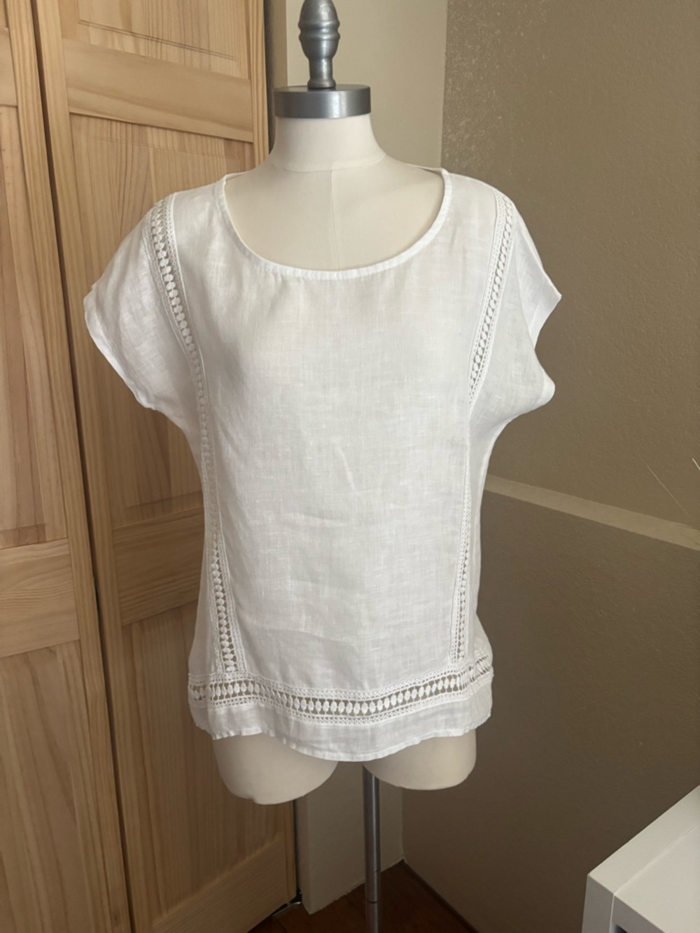 Women's White Linen Crochet-Trim Short Sleeve Top